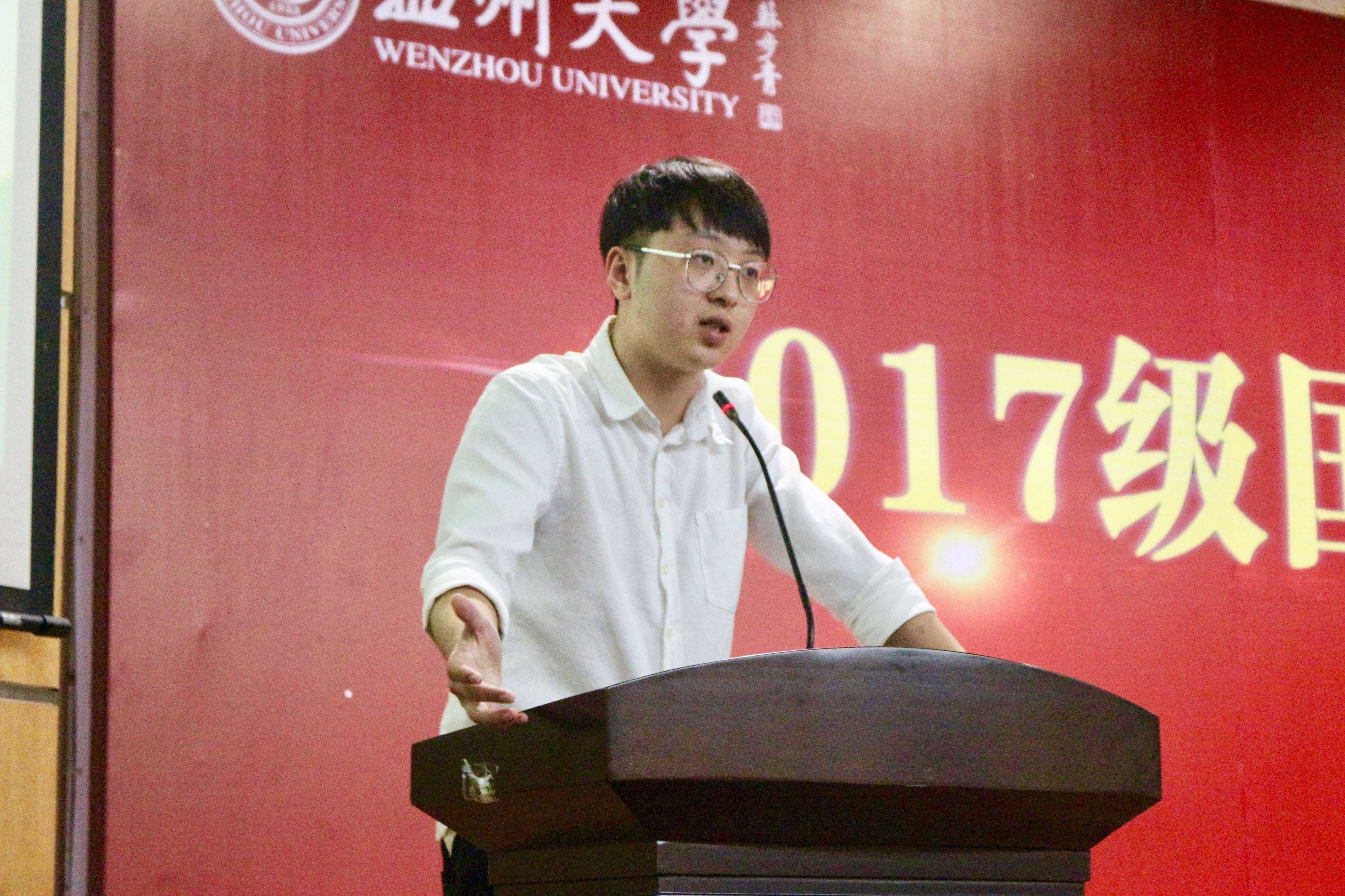 洪东昱老师讲话_副本.jpg