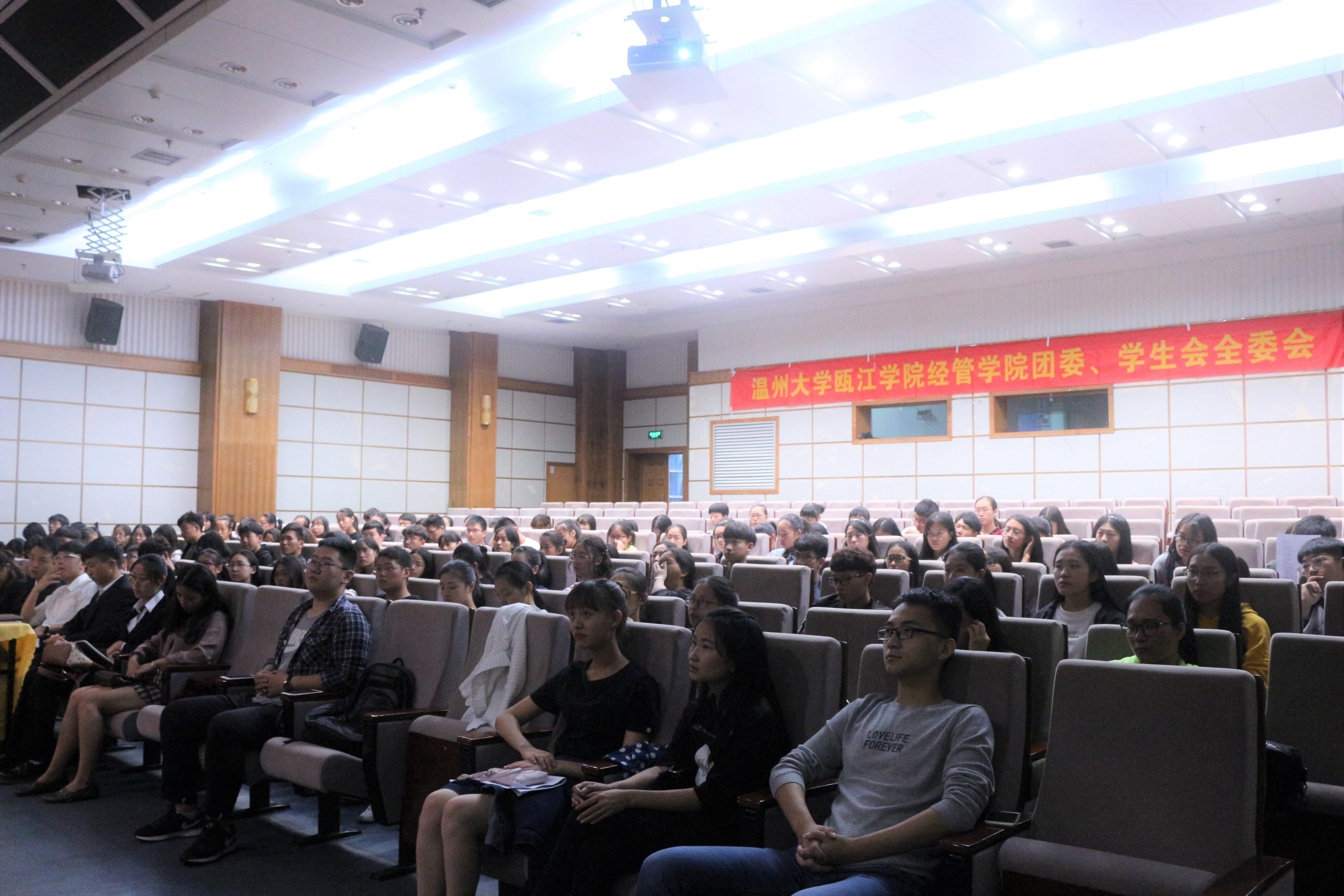 同学们认真听讲_副本.jpg