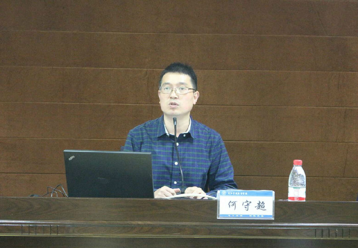 何老师讲课.jpg