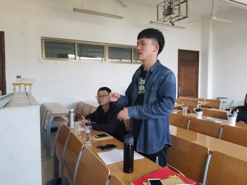 党员同志积极答题.jpg