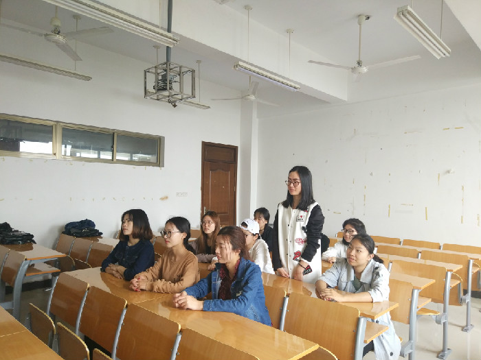 支部成员积极发言.jpg