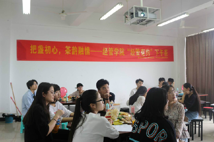 心理委员们深入思考.jpg