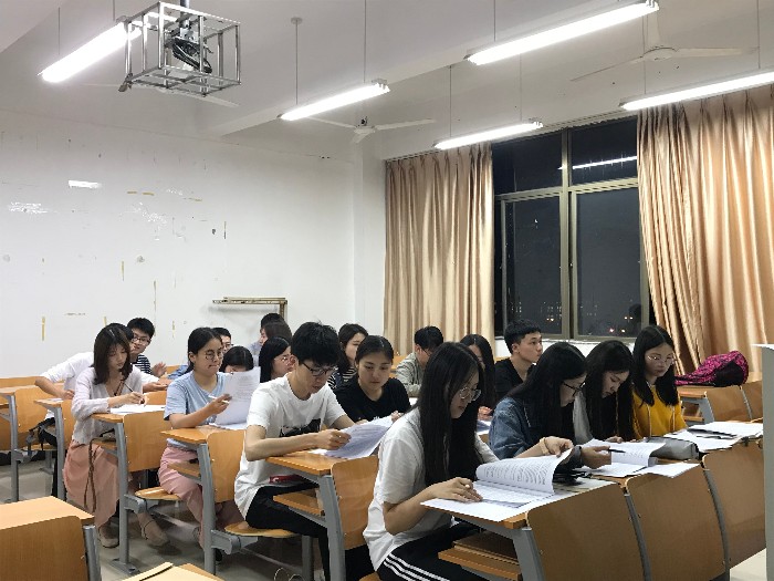党员认真学习资料.jpg