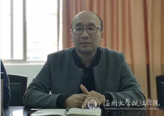 经管学院党总支副书记陈同同主持_万能看图王.png
