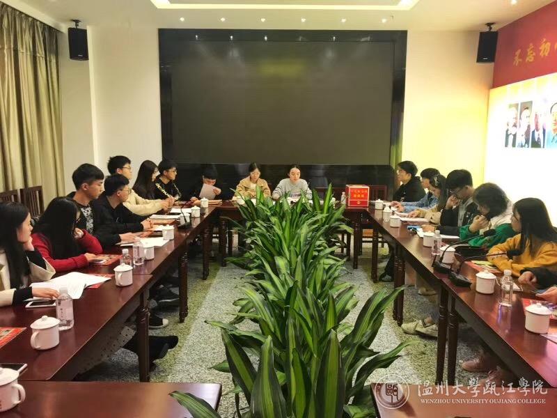 党支部书记党课.jpg