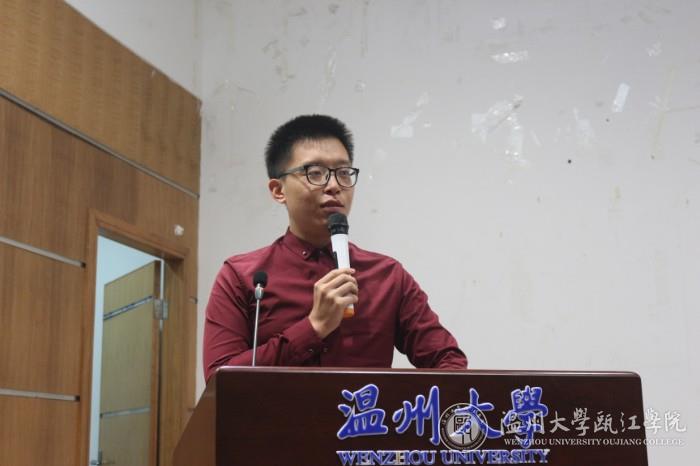 李鑫老师发言.JPG