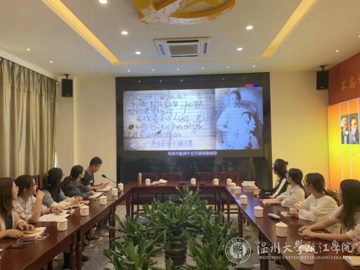 党员观看视频.jpg