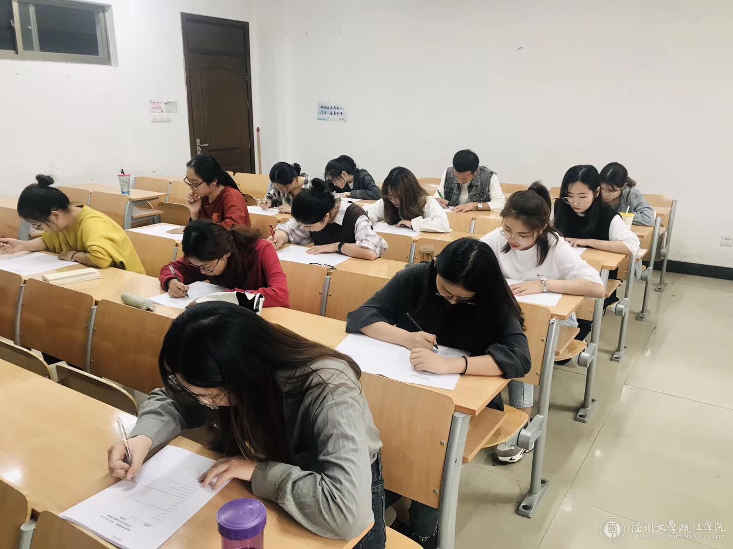 学生党员答题.jpg