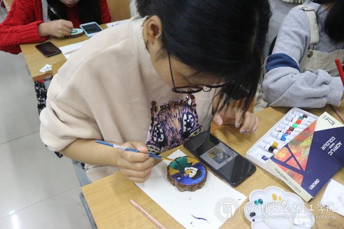 第四课学生绘画特写（1）.JPG