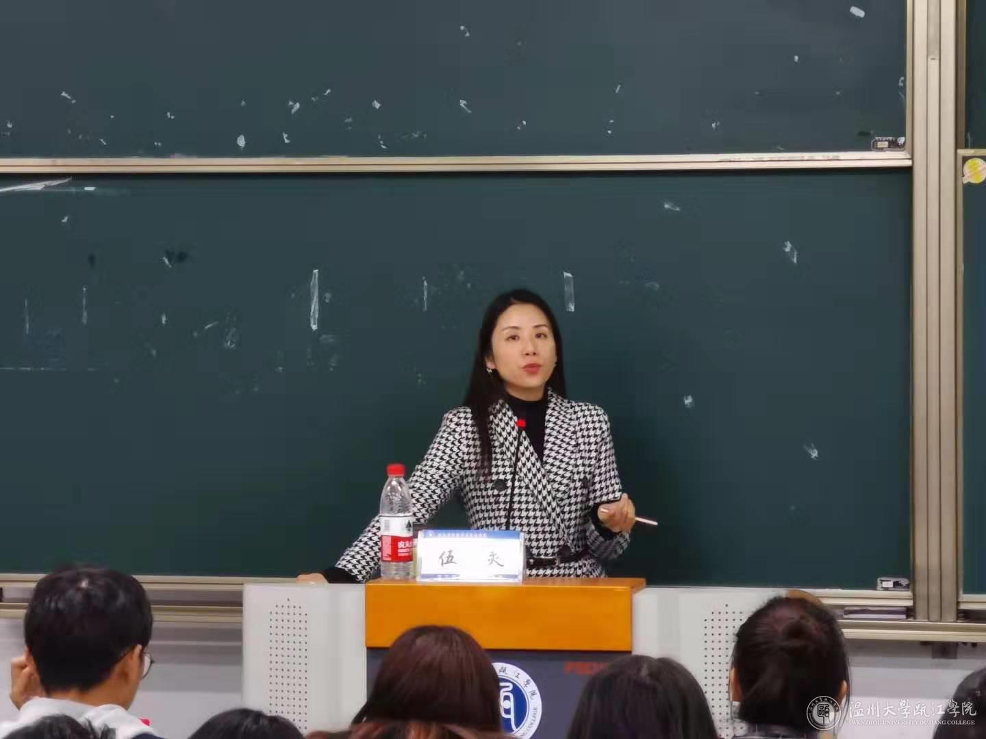 老师指导（2）.jpg