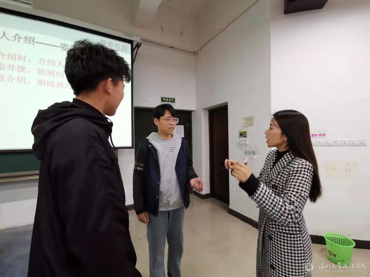 学生示范.jpg
