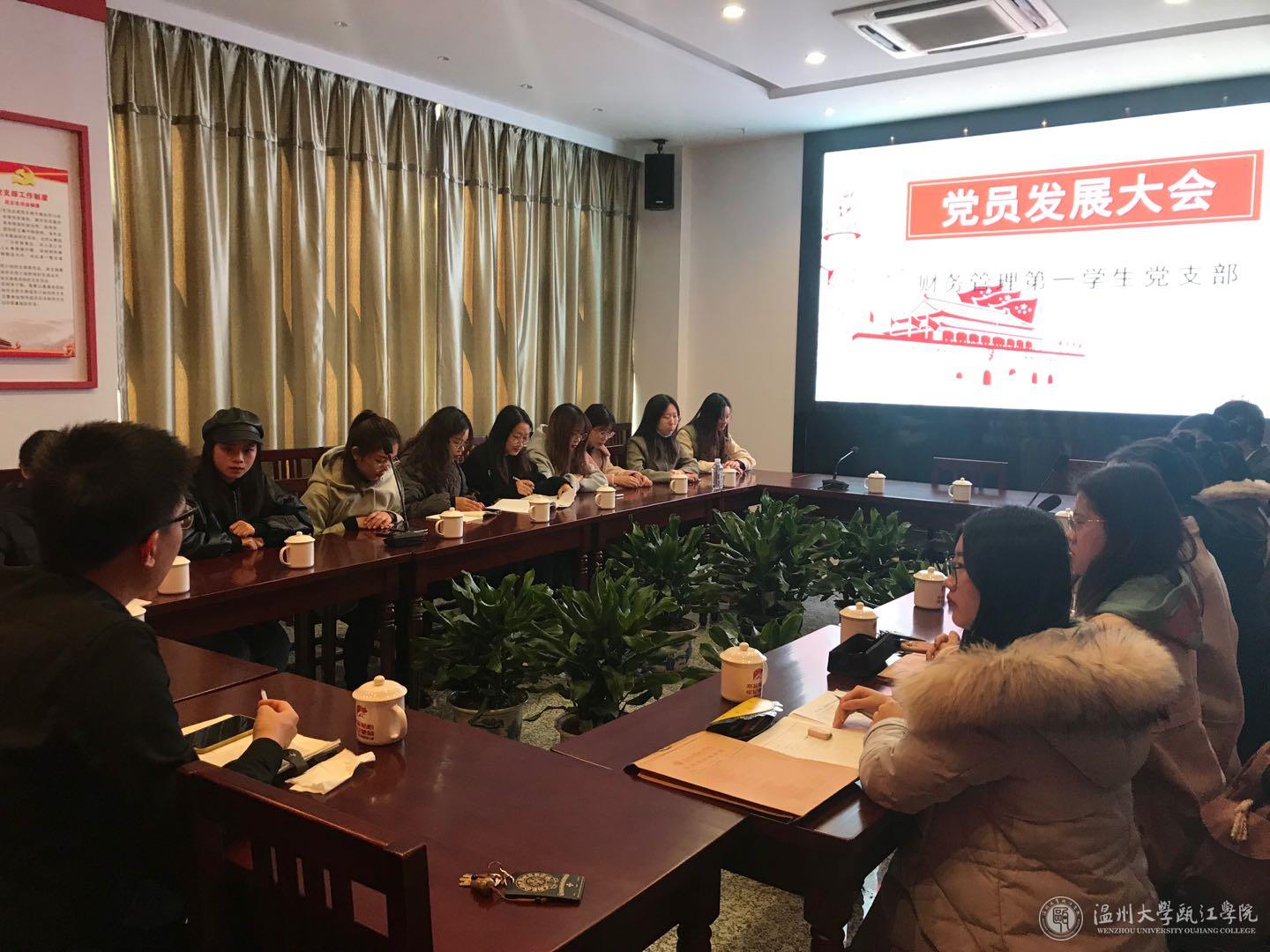 李鑫老师总结发言并提出期望要求.jpg