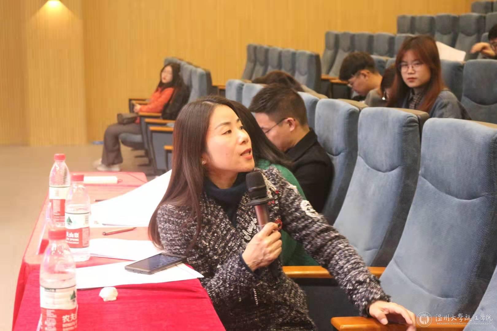 评委老师点评.jpg