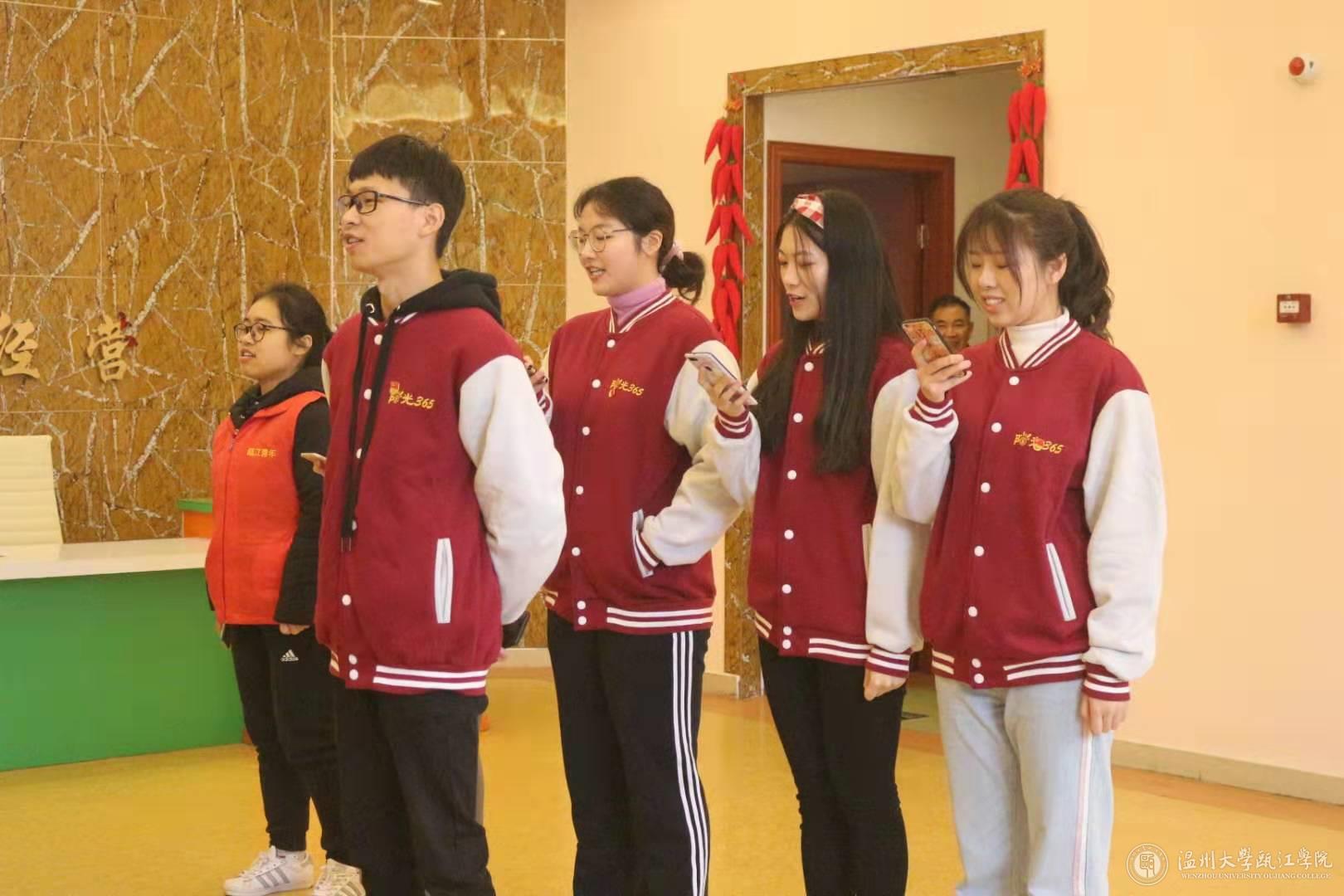 表演节目.jpg