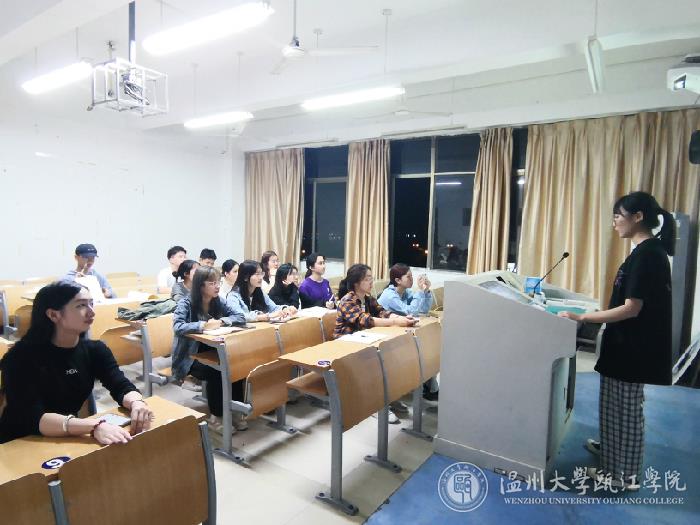 经济类第二学生党支部召开学习会.jpg