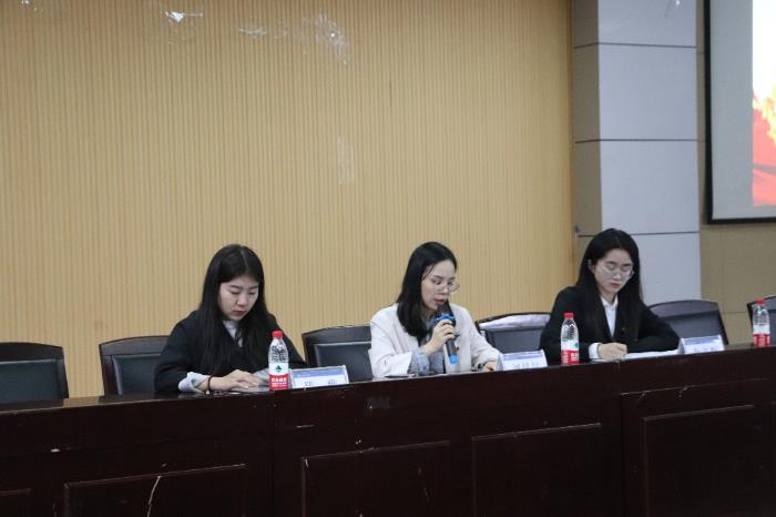刘晨钰老师 余文娴和陈雅学姐2.jpg