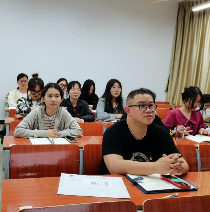 党支部认真学习廉洁教育.jpg