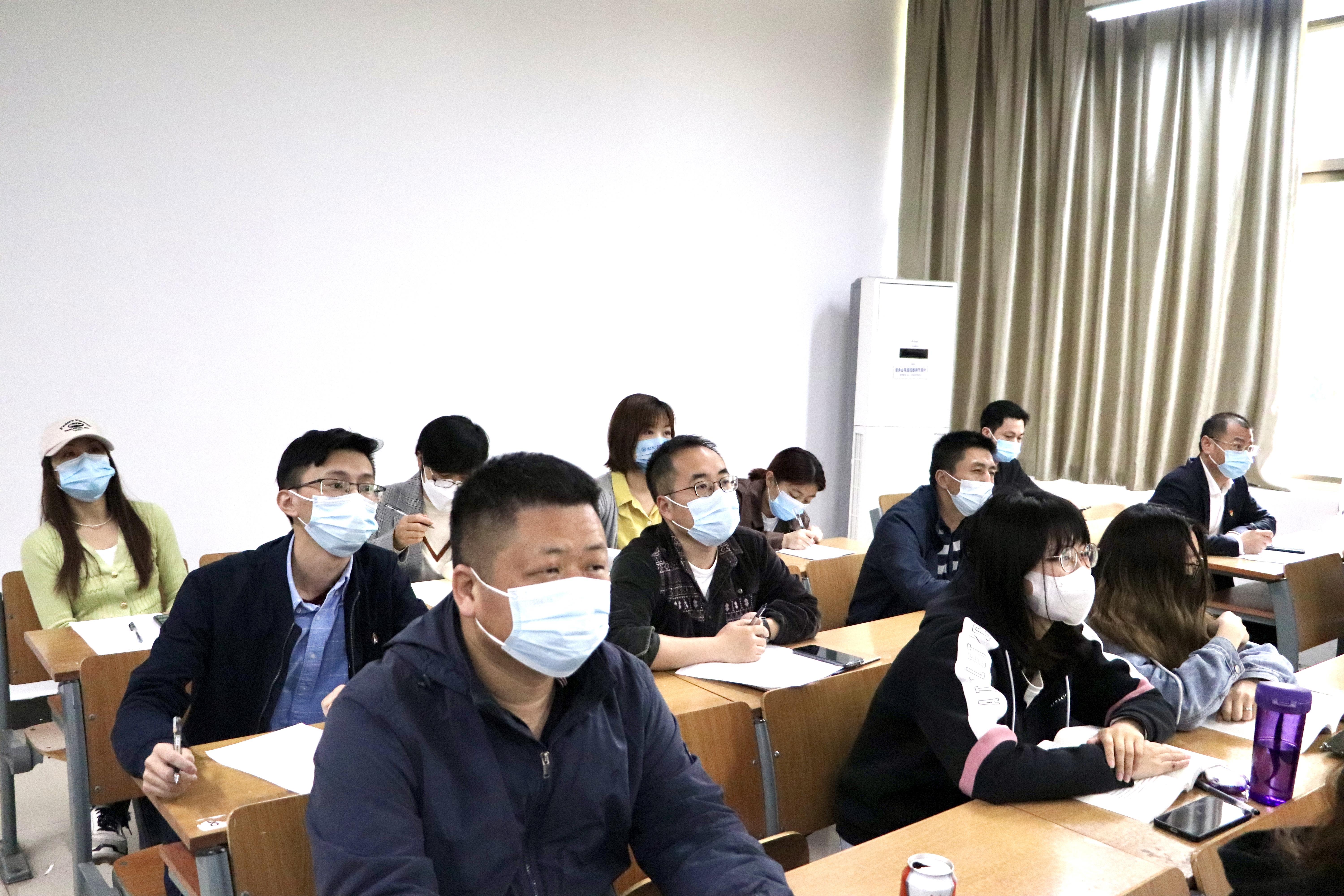 观摩课听课.jpg